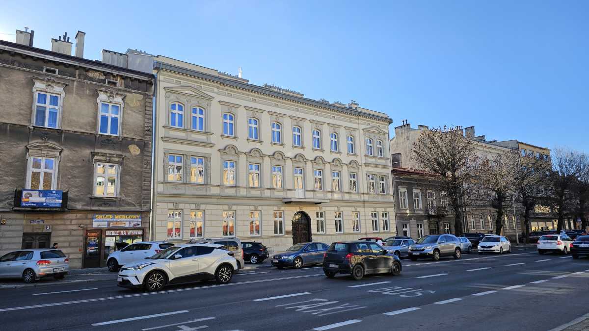 Kamienica przy ulicy Piłsudskiego 5 w Rzeszowie odzyskuje swój dawny blask